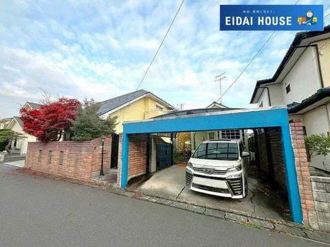 ■ Parking for 2 cars in tandem! ■ Spacious indoor space!