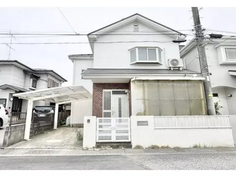 Within 5 minutes on foot to parks and elementary schools! Safe for small children!