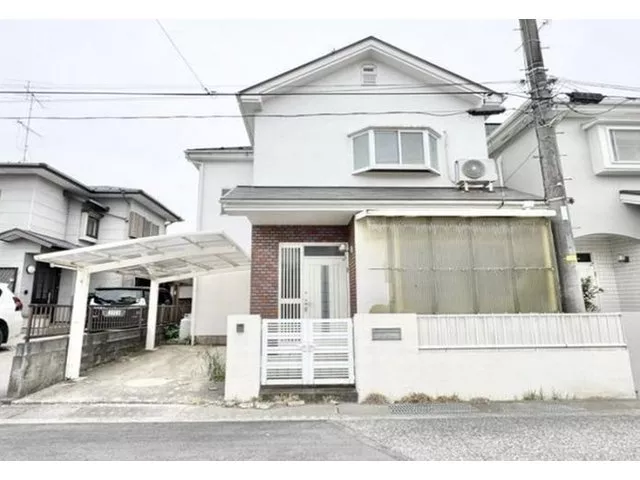 Within 5 minutes on foot to parks and elementary schools! Safe for small children!