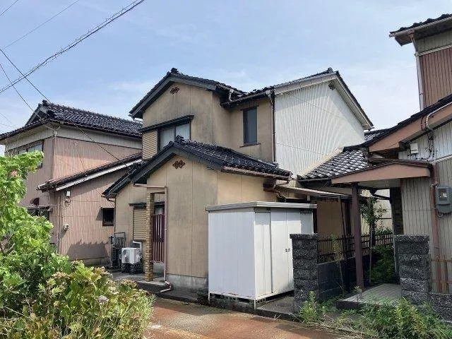 【Convenience store and supermarket within walking distance】About a 10-minute walk to the sea