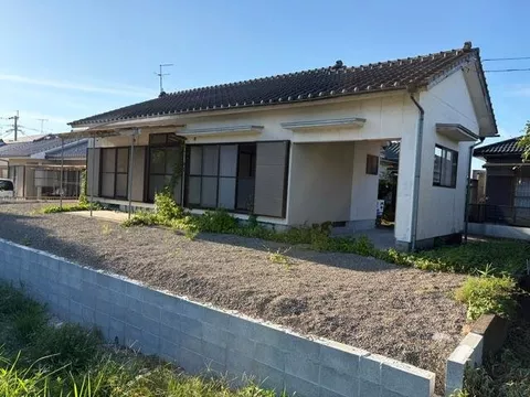 A compact 3DK house near the Miyakohara lumber market! Sold as-is!