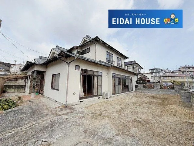 ■ Large 7DK house ■ Land area 87 tsubo ■ With garden ■ Good sunlight