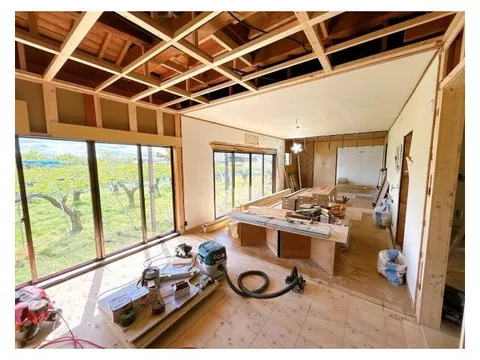 [Open House] Interior and exterior renovation in progress / New seismic standards compliant / Water facilities replacement / Parking for 3 cars available / A