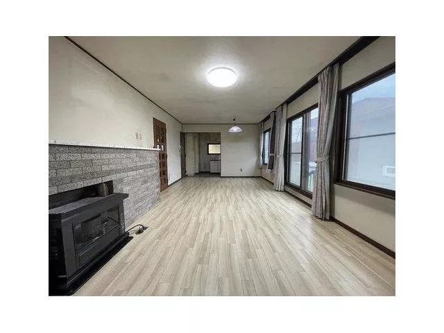 A house with a shutter garage has been built♪ Can also be used as a two-family home