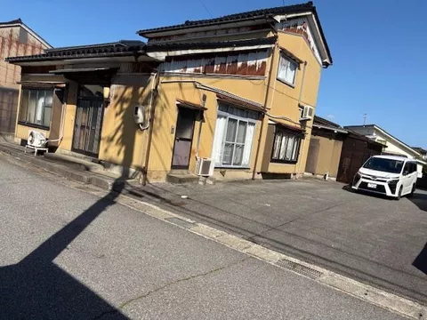 Toyama City Shikawa Nishi Iwase (Hasumachi (Baba Memorial Park Front) Station) 2-story 8LDK