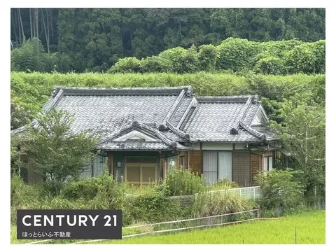 A spacious house with farmland in Natsuomachi has arrived. Recommended for country living or as a vacation home.