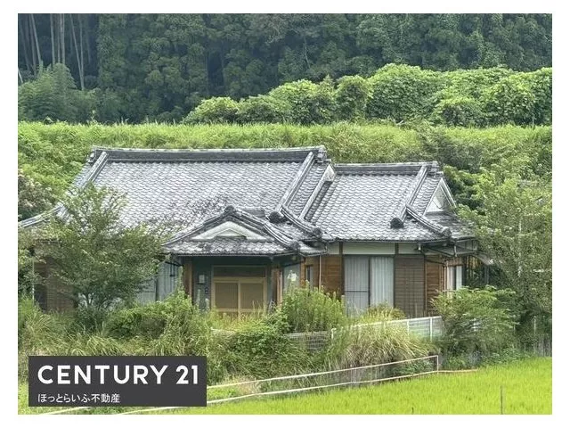 A spacious house with farmland in Natsuomachi has arrived. Recommended for country living or as a vacation home.