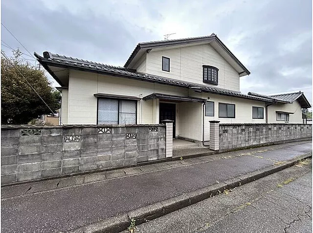 Used single-family home in Kaga, Daishoji Shikichi