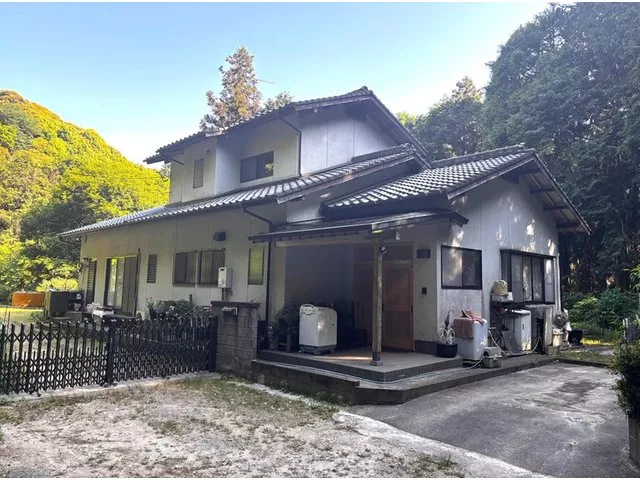 Land ~726 tsubo, building ~47 tsubo, with farm and old shed. A self-sufficient property has come up!