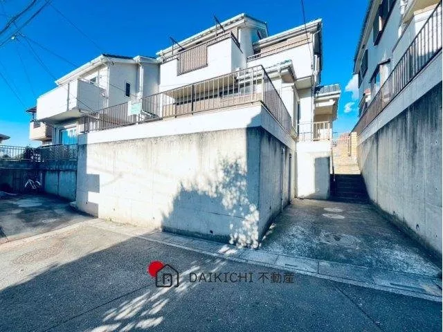 - 4LDK with garden + parking for 1 car - Safe distance for commuting to elementary and junior high schools!