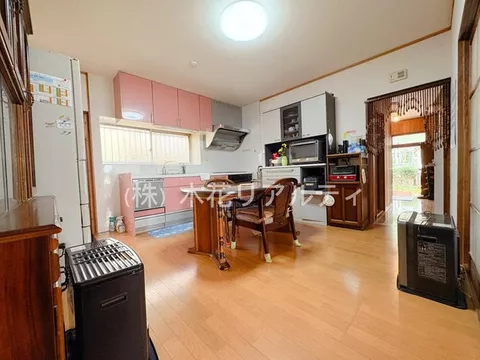 "Built-in garage & renovated water areas, a home with a pleasant Japanese atmosphere"