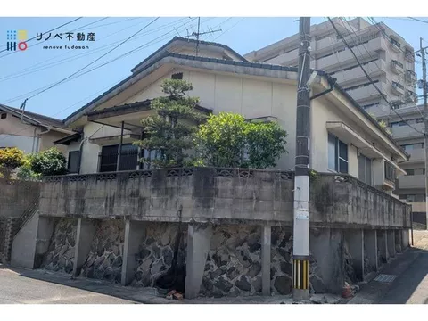 Close to the city center, elementary school and bus stop within a 10-minute walk