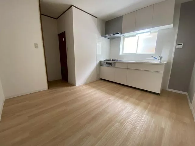◆Renovated◆ Corner lot of 5.8m x 4.7m◆ You can move in immediately