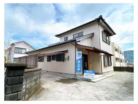【Open house held】【Interior and exterior renovation completed】 Parking space for 3 cars, 4LDK