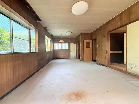 Land approximately 52 tsubo × 2-family residence! South-facing × elevated with a sense of openness! Free to remodel! - Image 2