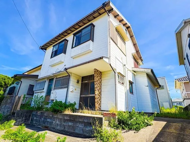 5LDK on a 63-tsubo lot. Spacious home with a garden
