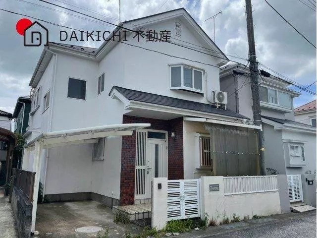 Within 5 minutes on foot to parks and elementary schools! Safe for small children!