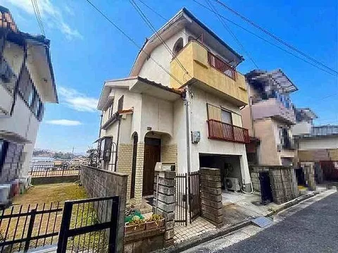 Used single-family home, Kintetsu Nara Line Gakuenmae Station, 8 minutes by bus, get off at Fujinokidai 1-chome, 3 minutes on foot