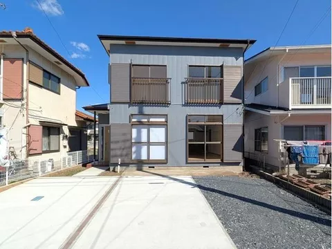 Renovation completed ◆ South-facing road ◆ Parallel parking for 3 cars ◆ 10-minute walk to Hagawa Elementary School ◆ All rooms are 6 tatami mats & have storage