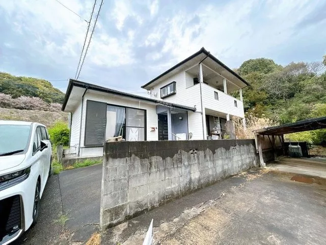 [Open house held] [Interior and exterior renovation planned] Immediate move-in available / Quiet residential area