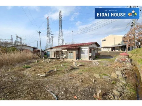 Don't give up on either a "large garden" or "convenient access." For the greedy you.