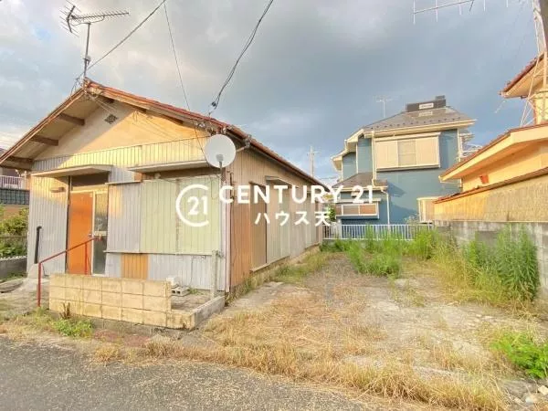 12 minutes on foot from JR Ryomo Line "Sano" Station