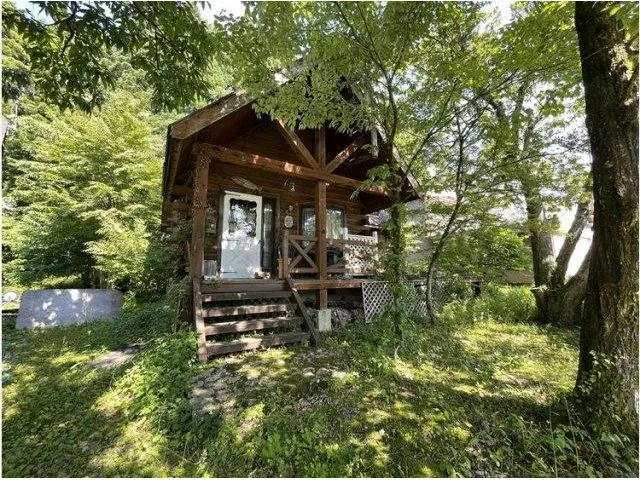 A quiet living environment surrounded by greenery. Ideal for a weekend second house.
