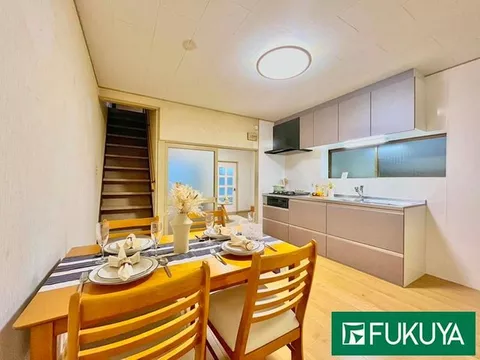 ＼Home staging in progress／Renovation completed! A house with a south-facing sunroom!