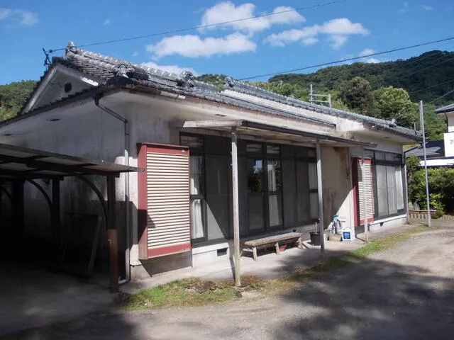 Kirishima City Hayato Town (Hayato Station) single-story building 4DK