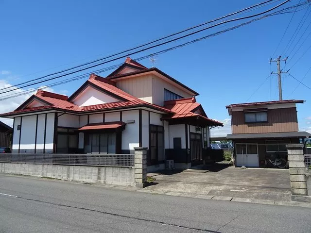 A large 7DK house with good sunlight on a south-facing road