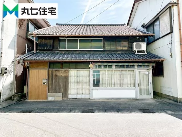 Kamagori City, Nishiura-cho, Kitabusa (Nishiura Station) 2-story building 10SDK