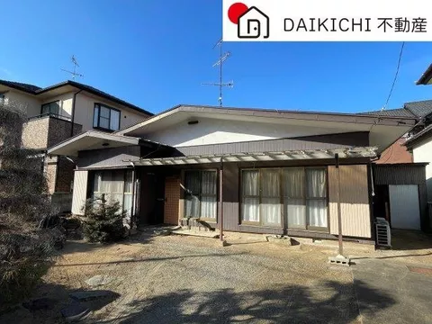 Immediate move-in possible! Elementary school, supermarket, convenience store, and family restaurant within 5 minutes on foot!