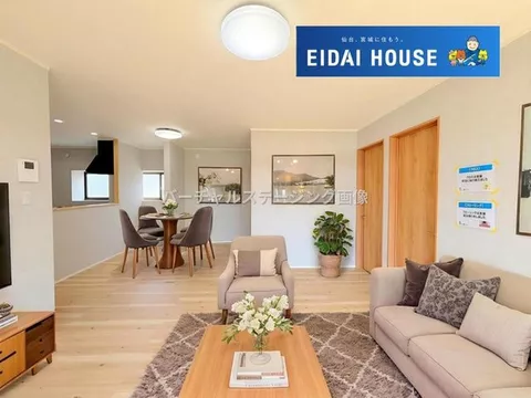 ■3LDK single-story house with a warehouse ■Space for 4 parallel parking spots ■Approximately 19 tatami mats LDK