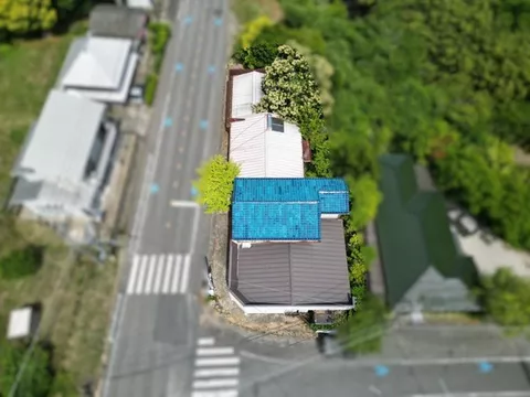Along Prefectural Road 88! Residential + former store space included /
