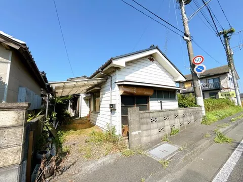 Takahagi-shi, Takahama-cho 1-chome (Takahagi Station) 2F 5DK

2.3 million yen
