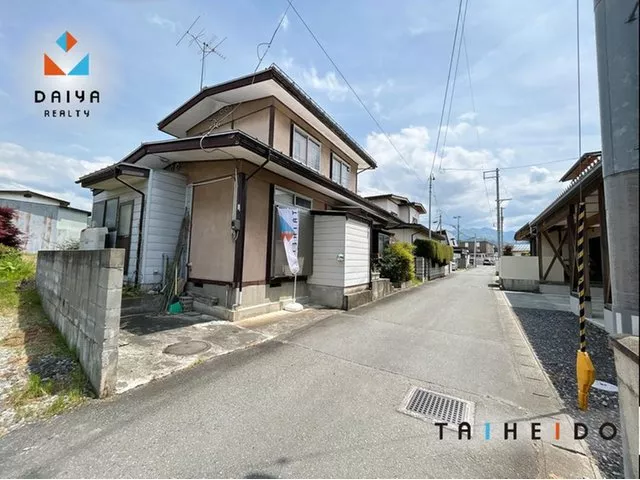 ■ Used house ■ Located close to the center of Yamagata City, in an area with good living convenience.