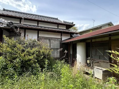 【0 parking spaces】 Well-ventilated traditional-style single-story house