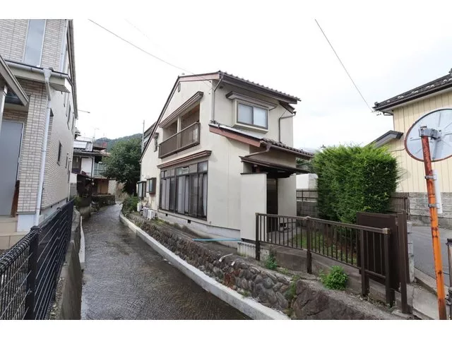 Within walking distance to Nagano Station and the prefectural office♪ A river flows, and it seems like a comfortable living environment with good ventilation♪