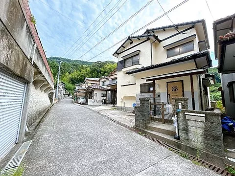 Used single-family home in Narutaki 3-chome, Nagasaki City