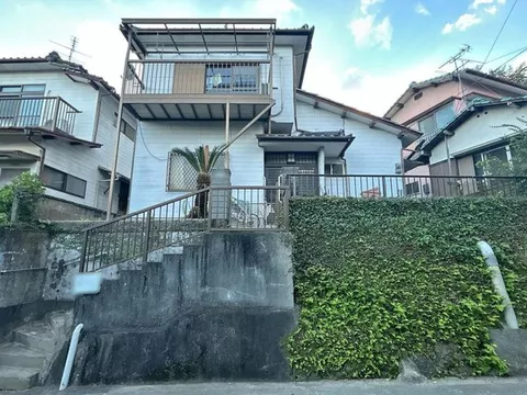 No parking spaces, loan not possible. This is a 5DK that is slightly elevated from the road and allows for a calm living environment.