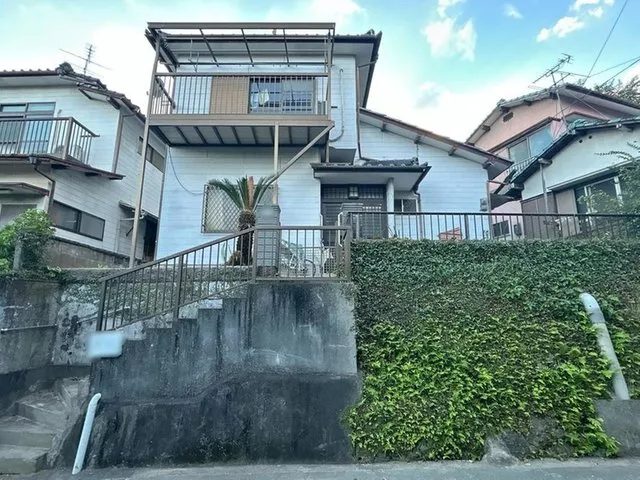 No parking spaces, loan not possible. This is a 5DK that is slightly elevated from the road and allows for a calm living environment.