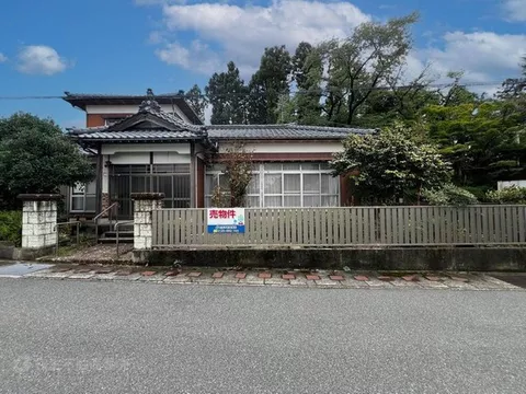 Within walking distance to Ko-tsu Station. Approximately 150 tsubo of land! About a 5-minute drive to Hotejima Shopping Center♪