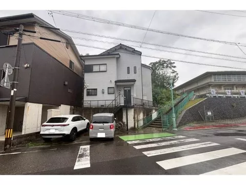 Mitaka Real Estate, 8 minutes on foot to Naka Daiichi Elementary School♪ Parallel parking for 2 cars available◎ South-facing!