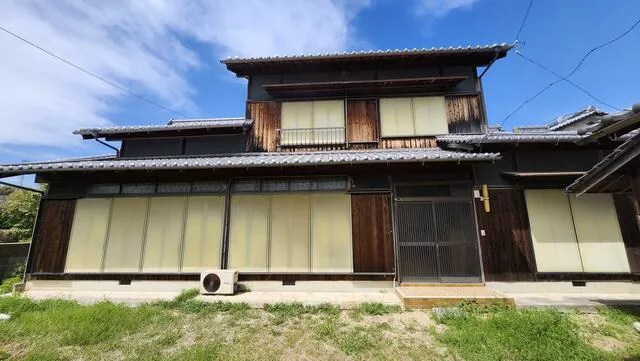 Araya, Imabari-city (Iyotonda station) 2F 6LDK

1,580,000 yen