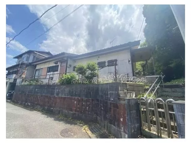 ☆Single-story☆ Pit garage☆ Garden over 10 tsubo☆ Nearest station within 15 minutes on foot☆ Elementary school about 8 minutes on foot