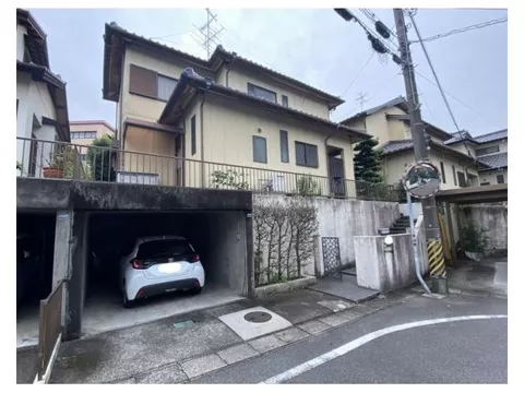 ◇Large garden on the south side◇Convenient for drying laundry with a terrace roof◇All rooms have south-facing sunlight