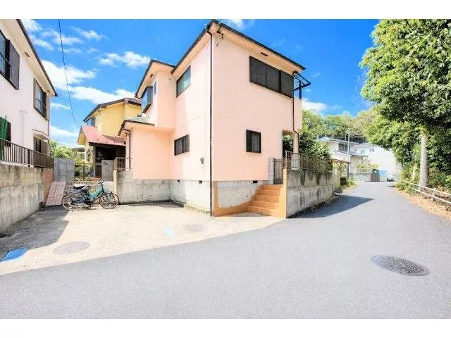 ◆ A quiet residential area full of nature suitable for permanent residence ◆ Good sunlight due to the parking lot on the south side