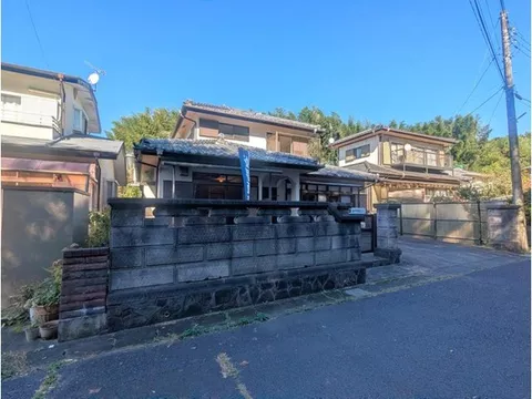 South-facing road & good sunlight♪ Parallel parking for 2 cars, 5DK! A quiet residential area that's easy to live in♪