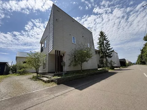 Renovated in 2019! Wooden two-story used house!