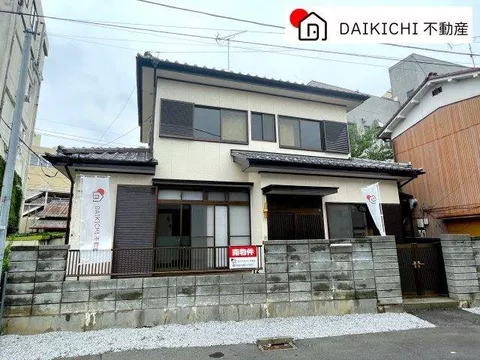Renovated in May 2025♪ Supermarket nearby, convenient living environment!